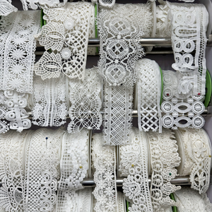 Erkoumi Hot Selling Großhandels preis White Milk Silk Floral Lace für Unterwäsche Dessous Sets Frauen Spitze Höschen Braut Korsetts - Product Image 3