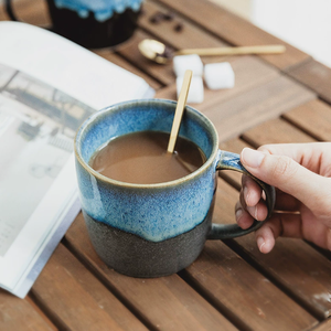 แก้วกาแฟเซรามิกสโตนแวร์ลายเรโทรขอบทองคุณภาพสูง ดีไซน์หรูหรา ของขวัญทางธุรกิจ มีสินค้าในสต็อก ใช้กับเครื่องล้างจานและไมโครเวฟได้ - Product Image 4