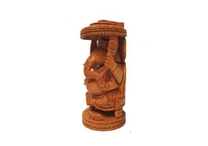 Sculpture artisanale en bois de Ganesha, décoration traditionnelle sculptée pour la maison, ornement de table d'intérieur, pièce d'art pour le salon - Product Image 3