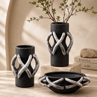 Vase à fleurs en céramique moderne, design géométrique à boucles croisées, vase texturé noir et gris pour table console, décoration intérieure
