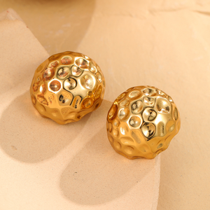 Nouvelles boucles d'oreilles tendance en acier inoxydable, de forme irrégulière et creuse, en forme de goutte d'eau, au style unique et sophistiqué. - Product Image 3