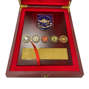 دروع وميداليات تذكارية مخصصة من سبائك الزنك المطلية بالذهب مع طباعة بالأشعة فوق البنفسجية، هدايا للمعارض التجارية وشهادات تقدير في صندوق خشبي - Product Image 4