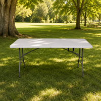Table pliante en plastique de 6 pieds (180 cm) - Table de banquet en HDPE pour les fêtes, la restauration et les événements en plein air
