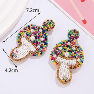 Boucles d'oreilles champignons tissés à la main-Perles de riz colorées et accents de perles | Bijoux tendance Boho Chic pour femmes - Product Image 5