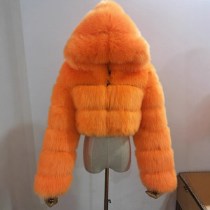 <span class=keywords><strong>Manteau</strong></span> court en fausse <span class=keywords><strong>fourrure</strong></span> pour <span class=keywords><strong>femme</strong></span> <span class=keywords><strong>avec</strong></span> <span class=keywords><strong>capuche</strong></span> intégrée et manches longues pour l'automne et l'hiver - Product Image 4