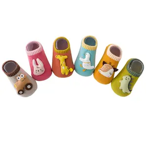 Großhandel benutzer definierte süße Tiere Neugeborene Baby 3d Cartoon weiche Baumwolle Anti-Rutsch-Baby Kleinkind Rassel Socken Günstige Baby Boden Socken