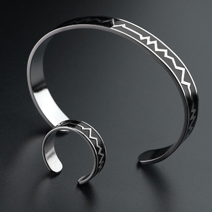 โรงงานขายส่งชุดเครื่องประดับสแตนเลสสตีล แหวนสแตนเลสสตีลรูปหัวใจสีดำสุดคลาสสิค ดีไซน์เก๋ไก๋  สำหรับทุกเพศ ราคาถูก ลายหัวใจระลอกคลื่น - Product Image 1