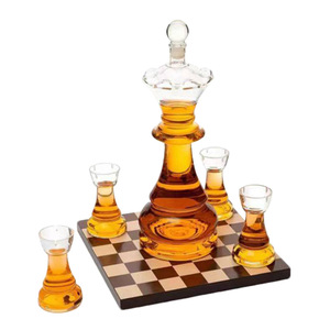 Cadeaux pour les amateurs de vin, ensemble de carafe à vin en forme d'échecs de 750 ml avec 4 verres à liqueur pour le vin et le whisky - Product Image 1