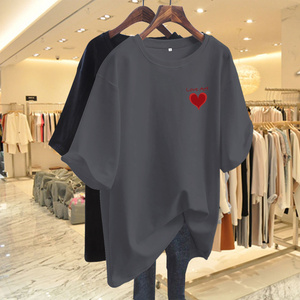 T-shirt à manches courtes en coton 100% personnalisé en gros, micro-étiquette, dessin animé, imprimé d'amour d'été pour femmes, col rond ample, haut pour femmes - Product Image 3