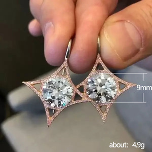 Orecchini a Perno in Cristallo a Forma di Diamante Geometrico per Donne, Accessori Minimalisti ed Eleganti per Uso Quotidiano - Product Image 4
