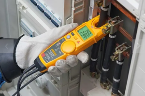 เครื่องวัดไฟฟ้าแบบไม่สัมผัส MT-Fluke T6-1000 PRO FieldSense สำหรับทดสอบแรงดันไฟฟ้า IV 600V III 1000V 0-200A AC สำหรับงานอุตสาหกรรม - Product Image 3