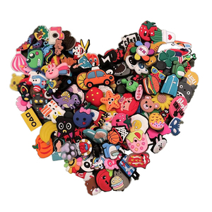 Vente en gros <span class=keywords><strong>pas</strong></span> <span class=keywords><strong>cher</strong></span> personnage de dessin animé PVC chaussures en caoutchouc souple breloques figurine bébé accessoires pour chaussures Croc - Product Image 4