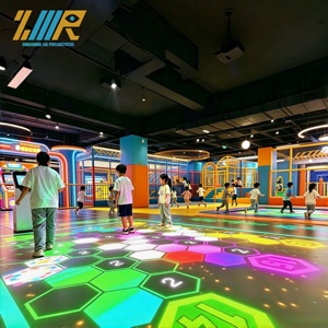 Plateforme interactive de projection sportive multijoueur pour jeux de fitness avec suivi de mouvement, idéale pour salles de sport, centres familiaux (FEC) et personnalisation OEM – ZMR-ARENA - Product Image 1