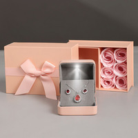 TC Luxe LED Rose Clair Fleurs Artificielles Emballage Pour Anniversaire De Mariage Saint Valentin Savon Rose Bijoux Coffret Cadeau