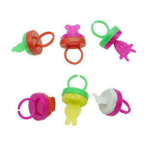 Barato 12 modelos <span class=keywords><strong>de</strong></span> anillos del zodiaco anillos <span class=keywords><strong>de</strong></span> dibujos animados pequeño juguete promocional <span class=keywords><strong>de</strong></span> plástico para jugar a las casitas juguetes <span class=keywords><strong>de</strong></span> simulación - Product Image 5
