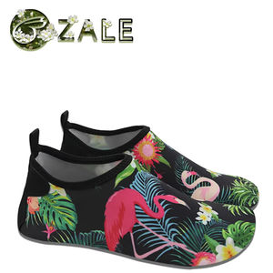 <span class=keywords><strong>Chaussures</strong></span> pieds nus en forme de flamant Offre Spéciale pour adultes <span class=keywords><strong>chaussures</strong></span> de plage à séchage rapide personnalisées toutes les tailles disponibles - Product Image 5