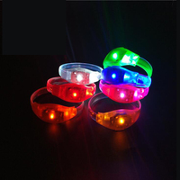 Pulseras LED Retro Ajustables de Goma con Control Remoto y Logotipo Personalizado para Grandes Eventos