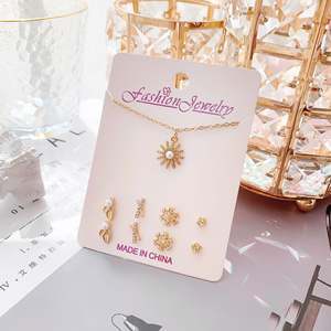 Ensemble de bijoux 5 pièces tendance pour femme, collier et boucles d'oreilles flocon de neige et fleur en cristal argenté, idéal pour fiançailles, mariage ou cadeau de fête - Product Image 5