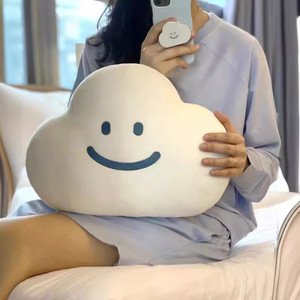 Adorable coussin nuage en peluche, poupée de sommeil, cadeau d'anniversaire, nuage souriant - Product Image 2