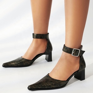 Sandales d'été à talons carrés courts de 7 cm pour femmes, avec boucles à la cheville et découpes, escarpins confortables pour le bureau - Product Image 1
