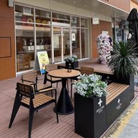 Ensemble de table et chaises d'extérieur en WPC pour café, salon de thé, terrasse, cour, balcon, restaurant, mobilier de loisirs