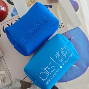 Bolsa de maquillaje de neopreno de alta calidad Bolsa de cosméticos impermeable con logotipo de silicona 3D - Product Image 1