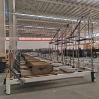 Tour de Pilates Réformateur 2-en-1 Ajustable avec Demi-Trapeces et Barre de Poussée, Cadre en Aluminium pour Entraînement Complet du Corps à Domicile