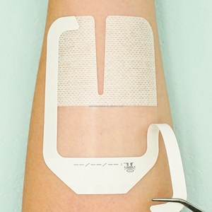 Apósito de fijación de cánula IV transparente médica desechable 7cm x 8,5 cm con CE ISO13485 - Product Image 2