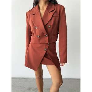 ชุดเซ็ตเสื้อครอปแจ็คเก็ตสีเทอร์ราคอตต้า 2 ชิ้น และกระโปรงติดกระดุมเหนือเข่า ทรงหลวม สไตล์ลำลอง ขาบาน - Product Image 2