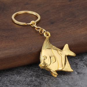 monde océanique tridimensionnel, poissons-pie, porte-clés en forme de voiture, pendentifs à grosse tête, ornements, or et baiser - Product Image 3