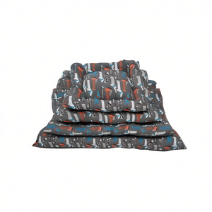 Set di Quattro Tappetini Antiscivolo per Cani con Motivo Quadrato sul Fondo - Product Image 2