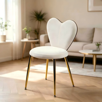Chaise de salle à manger en velours avec dossier en forme de cœur, design moderne et durable, structure en métal doré, pour mariage, événement, café, restaurant, mobilier