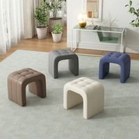 Repose-pieds minimaliste en forme de U, tabouret rembourré en cuir PU capitonné, tabouret de coiffeuse moderne avec base ouverte
