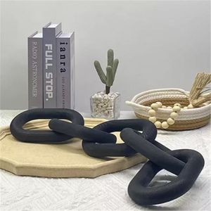 Escultura de Cadena de Madera, Color Madera Natural, Hecha a Mano, Decoración para Hogar u Oficina, Estilo Rústico, Diseño de 5 Eslabones - Product Image 3