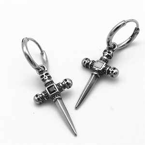 Hiphop Charme Ear <span class=keywords><strong>Ring</strong></span> Sieraden Rvs Black Zirkoon Skull Zwaard Hanger Hoepel Oorbel - Product Image 3