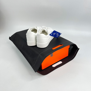 Bolsas de Compra Reutilizables Ecológicas de Tela No Tejida - Bolsas de Compras con Asas Troqueladas Multicolores y Impresión Personalizada - Product Image 1