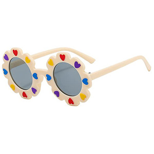 Lunettes de soleil pour enfants, imprimé cœur, forme ronde, lentille PC UV400, mignonnes, à la mode - Product Image 1