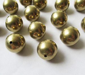 Cuentas de bolas huecas, espaciador de cuentas de latón crudo de 20mm, agujero de 1,5mm, hallazgos de joyería DIY - Product Image 1