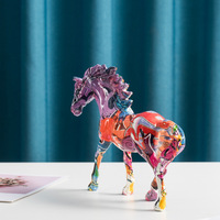 Figurine de cheval en résine colorée style graffiti nordique, peinte, écologique, pour anniversaire, statue de bureau, maison, salon, bureau