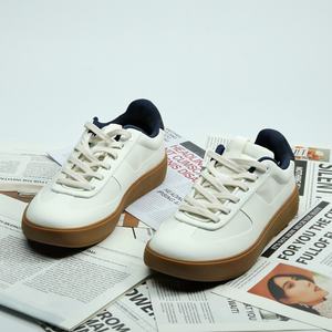 2025低帮时尚情侣运动鞋，舒适德国网眼衬里，适合训练秋季男士平底运动鞋 - Product Image 3