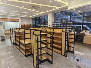 Estante de exhibición de <span class=keywords><strong>Farmacia</strong></span> y tienda de cosméticos Estante de supermercado de metal de madera con capacidad de almacenamiento liviana de doble cara de 350 400mm - Product Image 4