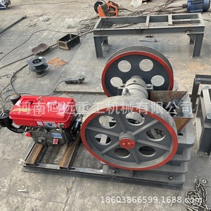 Concasseur à mâchoires pour le broyage de roches, capacité maximale 15t/h, avec moteur AC, couleur noire, prix compétitif - Product Image 2
