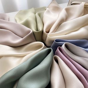 Écharpe carrée unie multifonctionnelle personnalisée en soie de mûrier 100 % de luxe, style décontracté d'été pour femme - Product Image 2