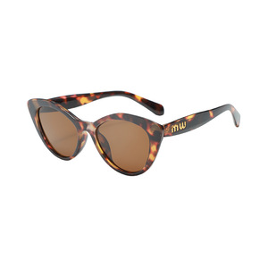 <span class=keywords><strong>Occhiali</strong></span> <span class=keywords><strong>da</strong></span> <span class=keywords><strong>Sole</strong></span> Cat Eye 2025, Design di Marca per Adulti, Stile Europeo e Americano, Protezione UV400, Montatura Completa per Uomo e <span class=keywords><strong>Donna</strong></span> - Product Image 6