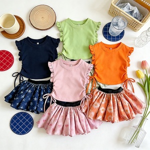 Nuovo Arrivo: Set Moda per Bambine con <span class=keywords><strong>T</strong></span>-<span class=keywords><strong>Shirt</strong></span> e Gonna a Balze, Motivo Floreale Fresco, Completo Casual Dolce e Grazioso in 2 Pezzi per Bambine - Product Image 2