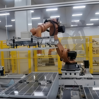 Robot industriel KUKA KR360 R2800-2 pour la manutention de planches de bois et le ramassage de tôles métalliques avec ventouse