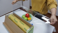 Film alimentaire en PVC de qualité alimentaire en gros, 300 m de long, sans BPA, résistant à l'humidité, film étirable transparent pour l'emballage alimentaire, rouleau jumbo pour la cuisine