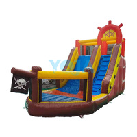 Toboggan aquatique gonflable commercial combiné avec un bateau pirate et un trampoline pour une utilisation éducative dans les jardins et les écoles - Intérieur/Extérieur