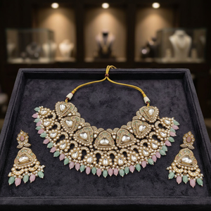 Conjunto de Collar Choker Kundan Chapado en Oro Antiguo Tradicional Indio con Cuentas de Piedras Preciosas Color Lavanda Púrpura, Conjunto de Joyería Nupcial con Pendientes - Product Image 3