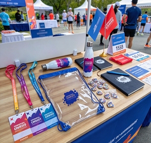 Ensemble cadeau personnalisé pour événements sportifs avec bouteille d'eau, sac à cordon, carnet, cordon tour de cou, badge, épingle, kit promotionnel personnalisé pour les jeux - Product Image 6
